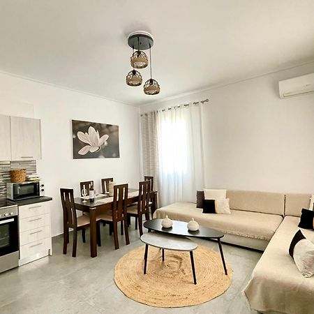 Emanouela'S Apartement In The Center Of Adamas Exteriör bild